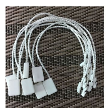 Chromatische cardstock-tags met touwtje voor kledingstuk