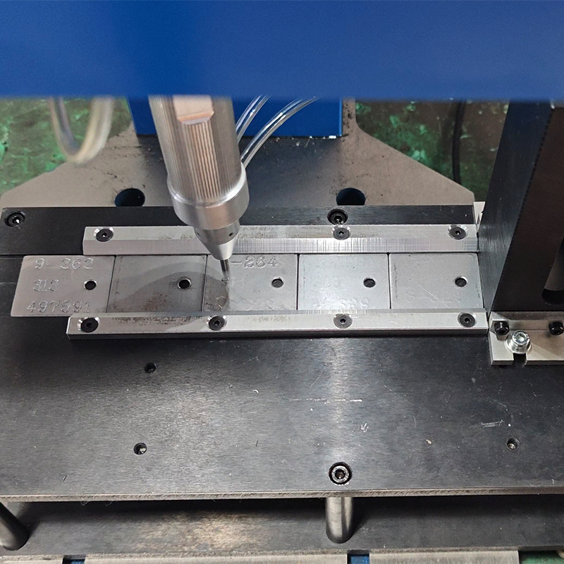 Desktop automatic loading pneumatic dot marking machine