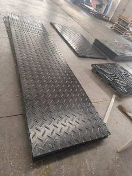 Tapis de route temporaires durables pour les chantiers de construction