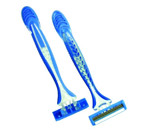 Triple Blade Pivoting Shaving Razor