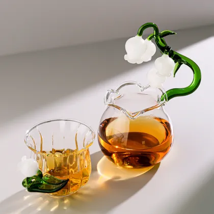 Glass flower shaped transparent water cup
