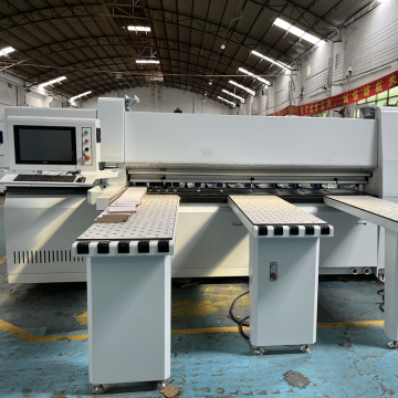 High Accuracy CNC Horizontal Computer Panel Saw Cutting Machine for Furniture Cabinets (MDF/PVC)