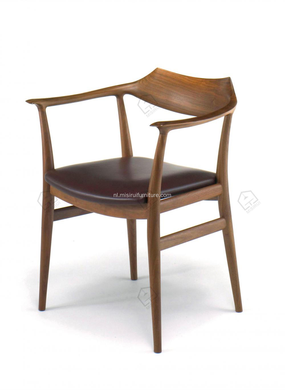Ontwerp lederen kussen vaste houten stoelen