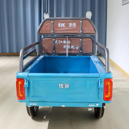 Three-wheeled electric commuter vehicle