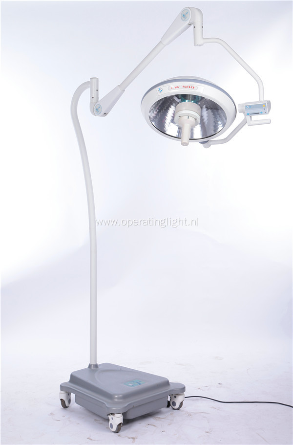 Mobile halogen operating lamp with battery