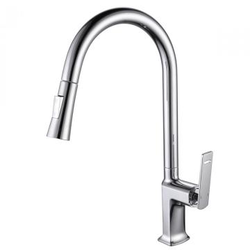 Cucina cromata estrazione del lavandino del rubinetto mixer