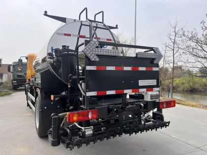 Asphalt Paver Distributor Truck Machinery