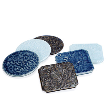 Small en céramique de thé en céramique Kung Fu Tea Set avec pot d'isolation et tapis à manger