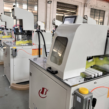Locación automática de la máquina de corte de perfil de aluminio para persianas y persianas venecianas