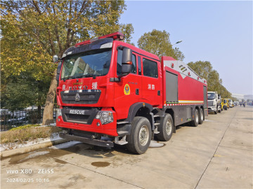 Camion antincendio ad acqua Howo da 18 tonnellate