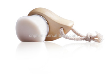 2015 hot sale Comma shape facial cleansing brush with woodden handle