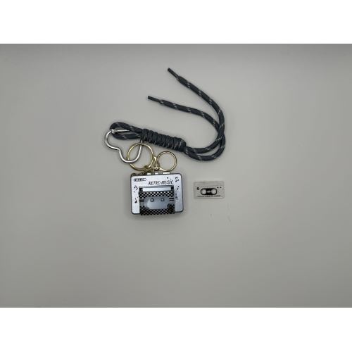 Llavero colgante de radio retro elegante para uso diario