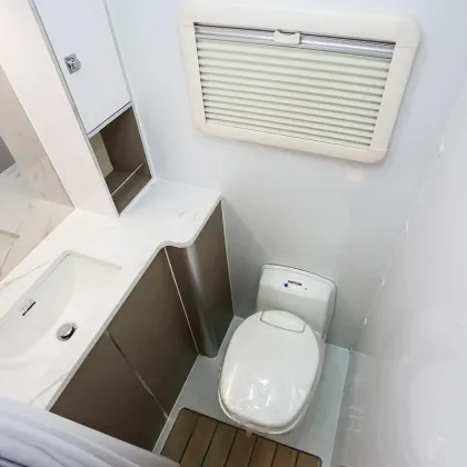 High Configuration 4x4 RV Camper Van - Changgang Fengjing Motor Home for Sale in China