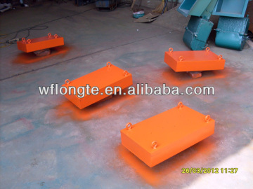 Suspension iron removal magnets for belt conveyor