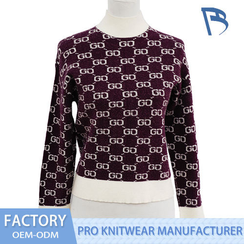 Pulover din tricot cu decolteu fals și cu garnitură în contrast cu monogramă de cafea neagră