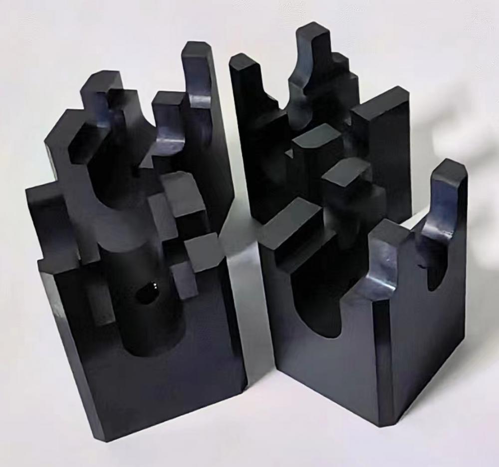 Customized complex-shape silicon nitride industrial products