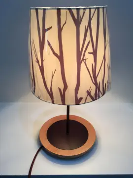 Table lamp with branch pattern