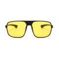 Envoltório amarelo em torno dos óculos de visão noturna para dirigir