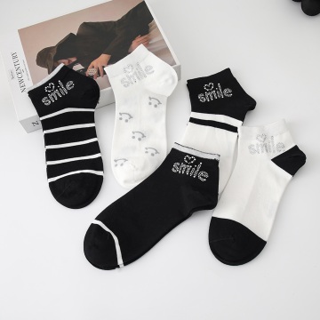 Жаночыя шкарпэткі з брыльянтавымі шчыкалаткамі