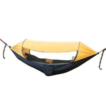 Zwei-Personen-Campingausrüstung: Ruhezelt, Schlafsack und Hängematte für Outdoor-Sportarten