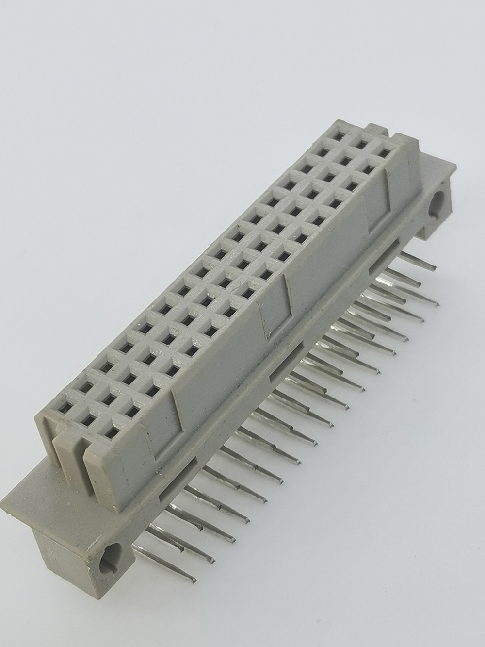 32 POSITIONS TYP R/3 SOCKETS IEC60603-2 Kontakter