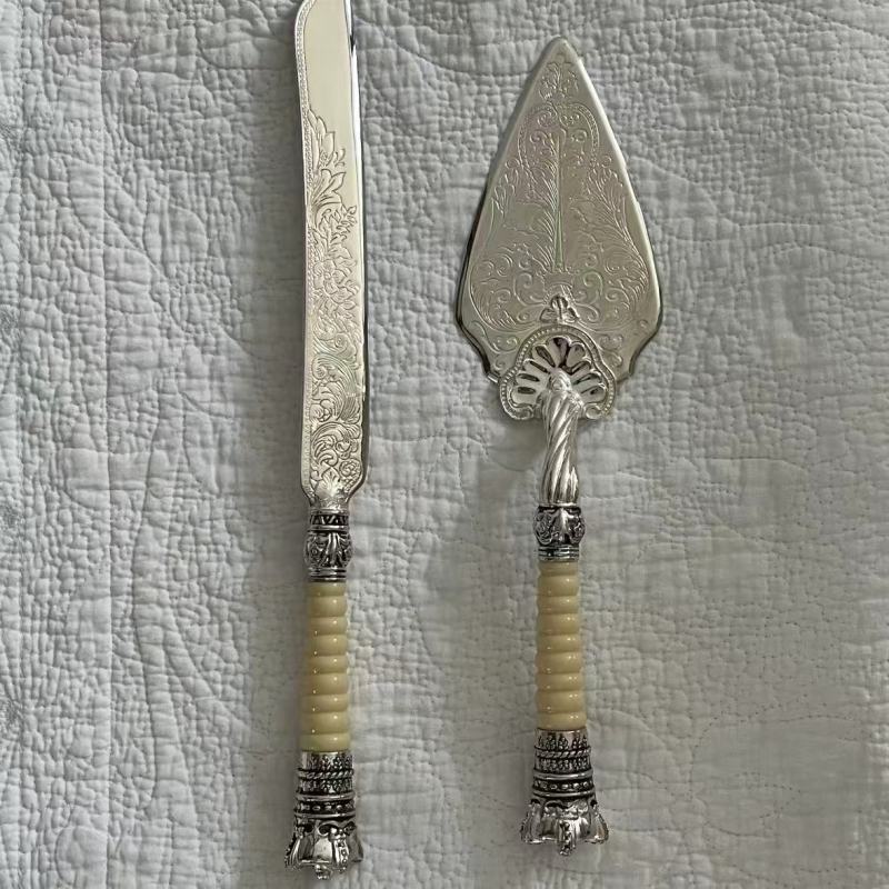 Elegant American Metal Cutlery Collection