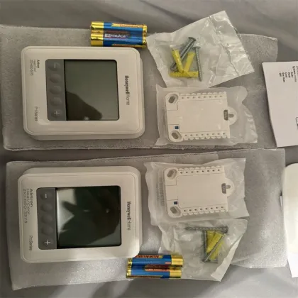 Honeywell T6865 Series AC Thermostat: 0-10V Modulating FCU with Large LCD Display