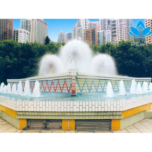 Фонзи зебои об бо тӯби булӯр