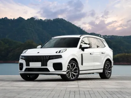 High-Speed Geely LYNK&CO 09 EM-P 2024: Advanced REEV Hybrid Vehicle
