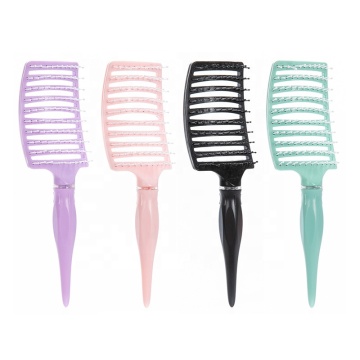 Svuotare i capelli pettinati sfogliato per le donne