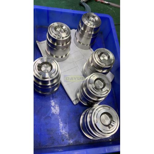 Precision machining of threaded core pins mold components