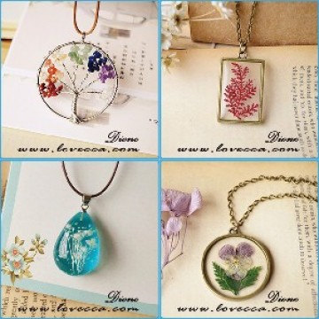 Alibaba high quality vintage style dried flowers resin pendant necklace