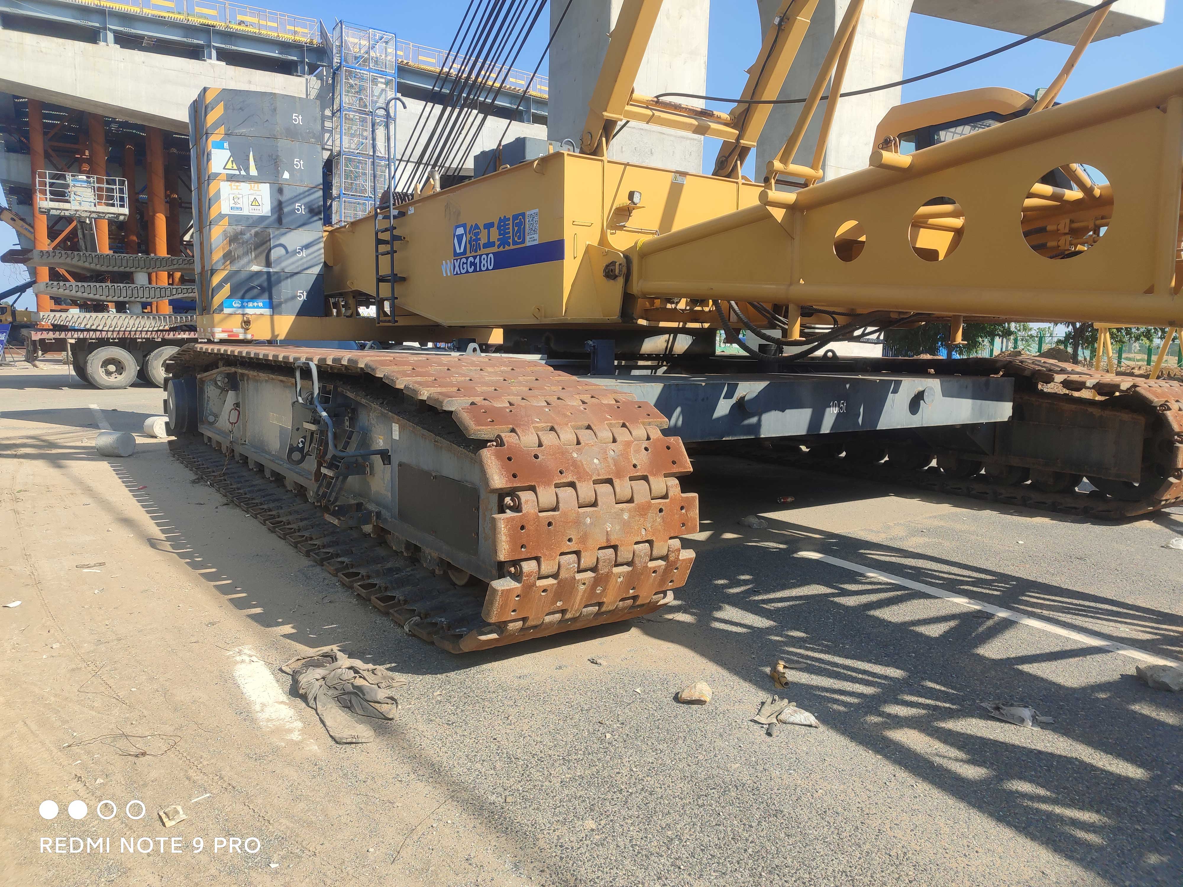 used-crawler-crane-tracked-xgc200
