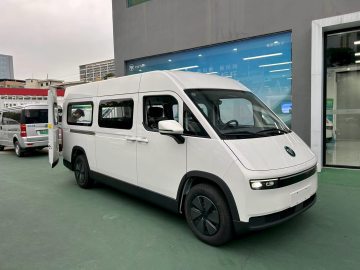 Foton i9 15 pose le véhicule électrique de minibus de fourgon de passager électrique de 400km