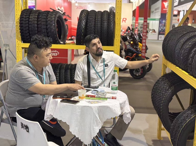Canton Fair Sees a Surge in Orders! International Buyers Compete with Cash for Rislife KUMA Tires