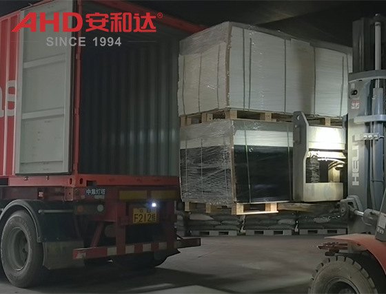LoadingAHD260418-PA6