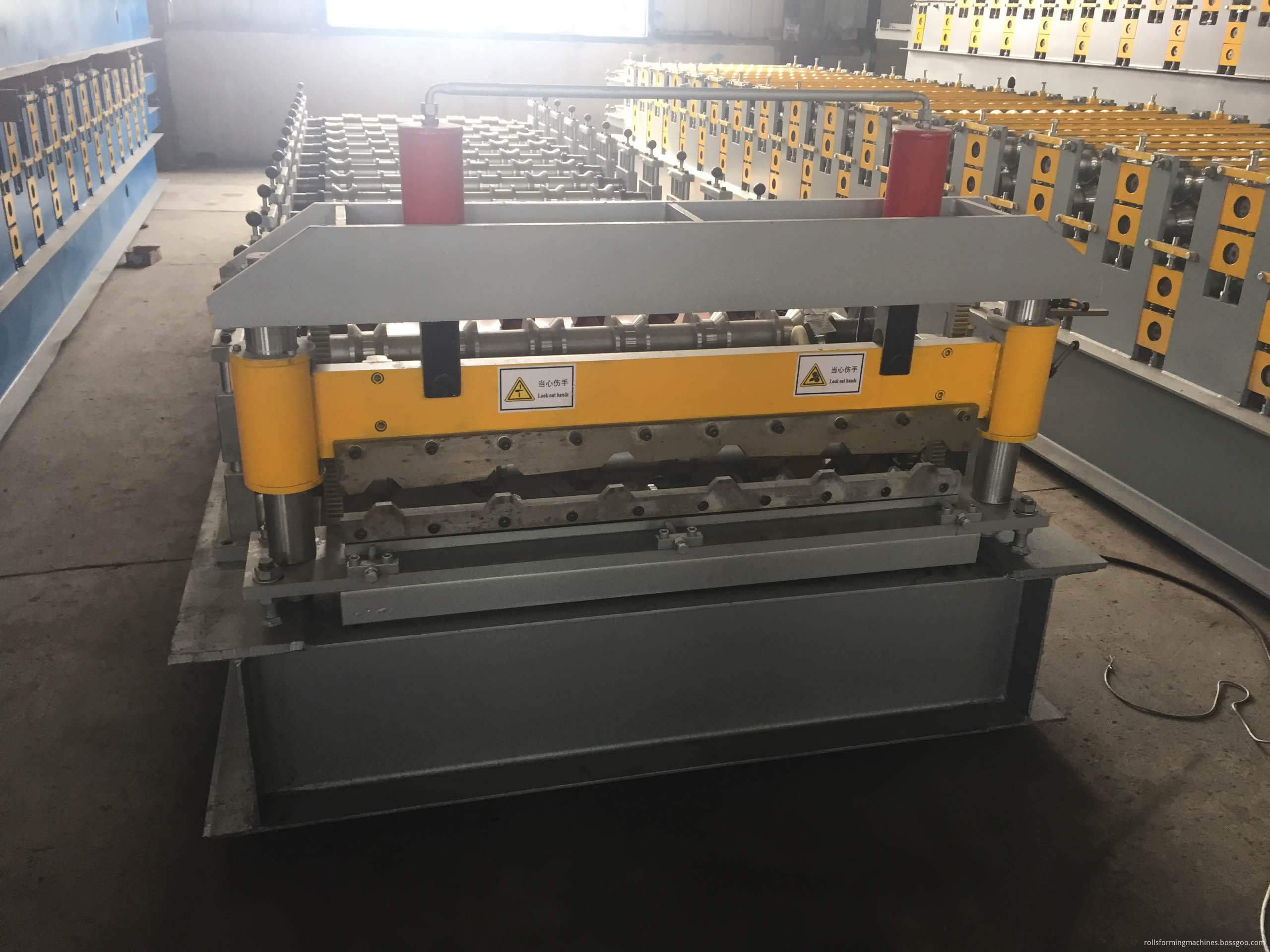 Steel metal sheet rolling machine