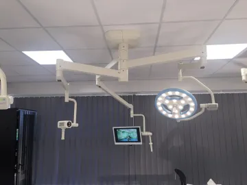 Hollow type shadowless operating lamp