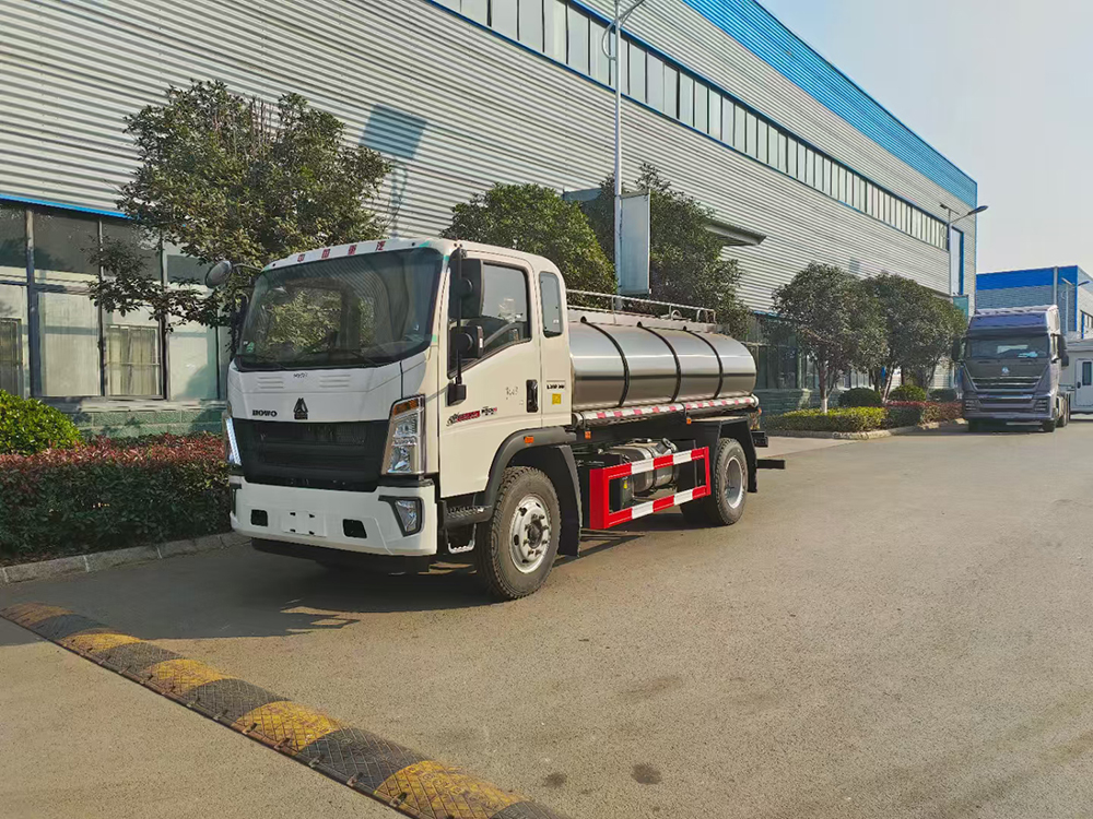 HOWO Aluminum Alloy Milk Transportation Tanker Truck
