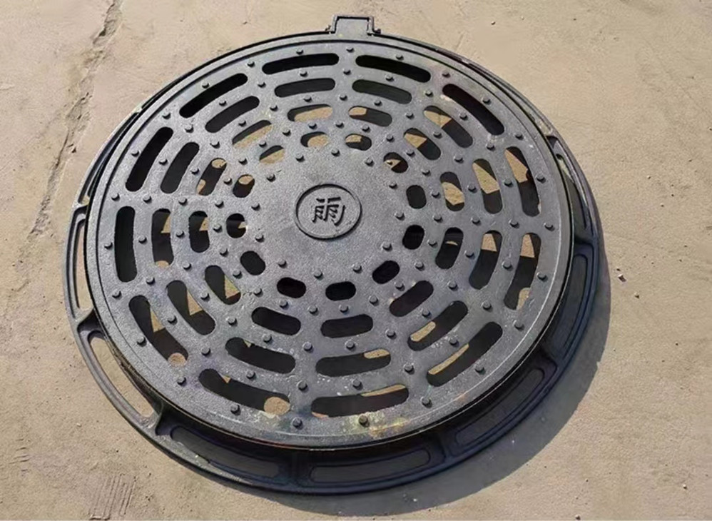 Round nodular cast iron rainwater grate