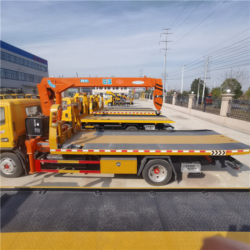 Dongfeng Dorica Flat Bed Tow Truck with Crane