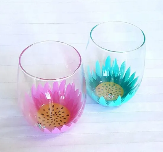 vibrant starburst flower Stemless wine glass