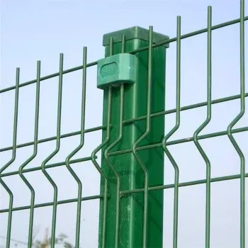 China Manufacturing Factory Direct Sales: PVC Spray Treatment Anti-Corrosion Bend Fence for Construction and Homes