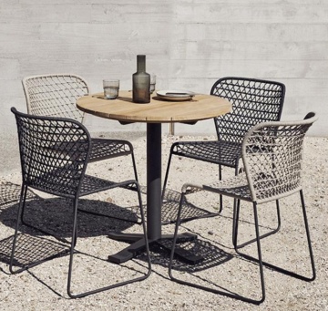 High-End Outdoor Patio Rattan Dining Set with Comfortable Chairs and Table