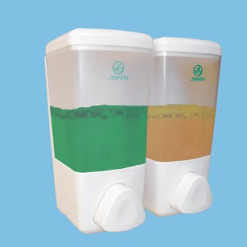 Manual soap dispenser