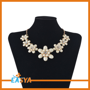 Colar com corrente de ouro flores forma resina colar flor