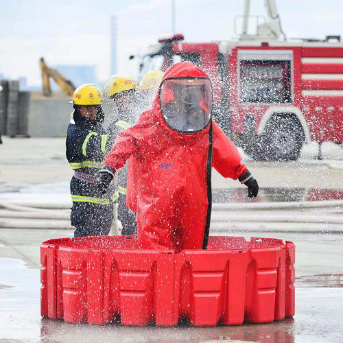 火事の戦いのための一時的な洪水障壁貯水池