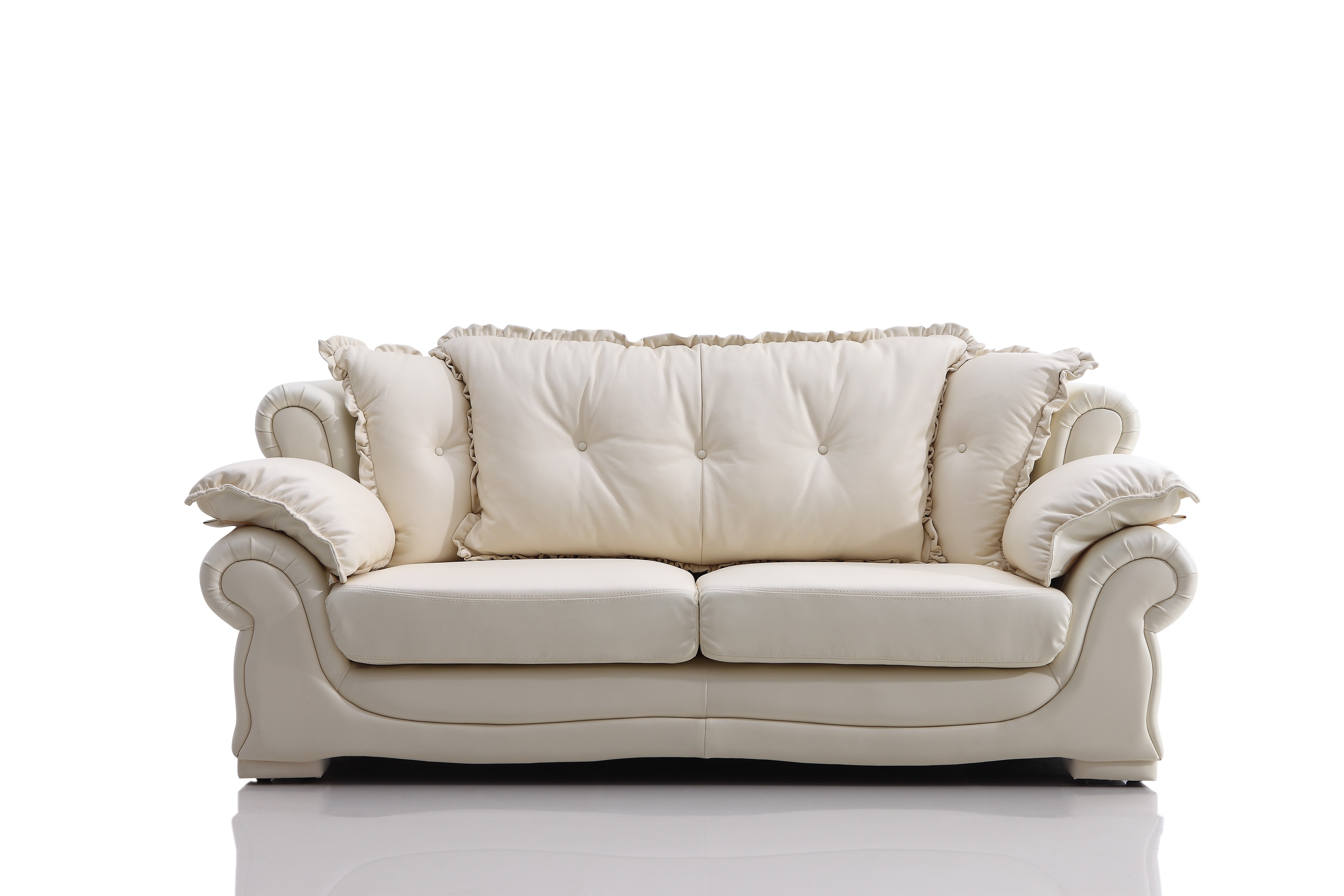 Elegant hvid tuftet lædersofa med ruffled accenter