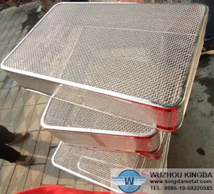 Perforated instruments tray