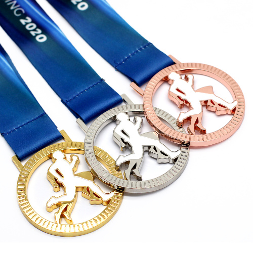 Races online de medalha de 100 km de bronze com medalhas